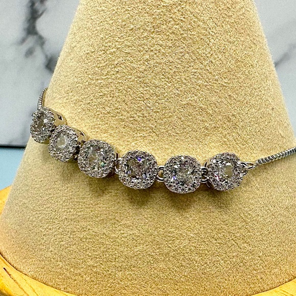 Adjustable silver bracelet - Picture 2 of 4